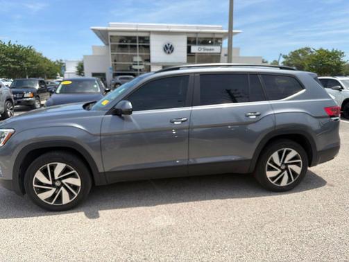 Platinum Gray Metallic 2024 Volkswagen Atlas 2.0T SE w/Technology