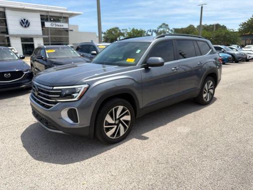 Platinum Gray Metallic 2024 Volkswagen Atlas 2.0T SE w/Technology