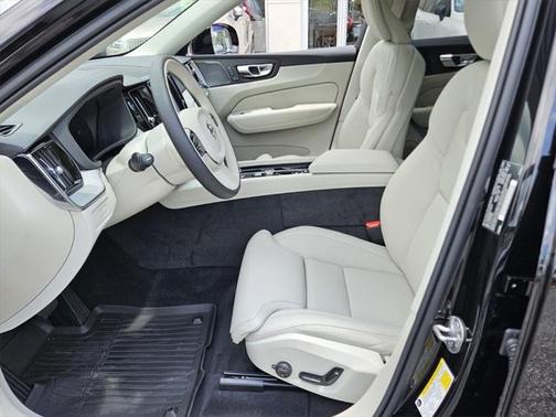 2025 Volvo XC60 Plug-In Hybrid T8 Ultra