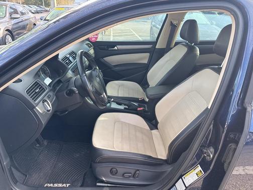 2015 Volkswagen Passat 1.8T Auto SE w/Sunroof & Nav