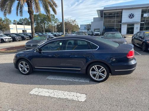 2015 Volkswagen Passat 1.8T Auto SE w/Sunroof & Nav