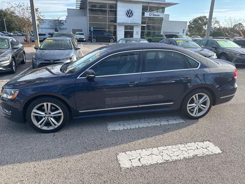 2015 Volkswagen Passat 1.8T Auto SE w/Sunroof & Nav