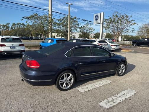 2015 Volkswagen Passat 1.8T Auto SE w/Sunroof & Nav