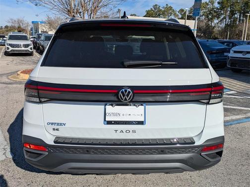 2026 Volkswagen Taos SE Black