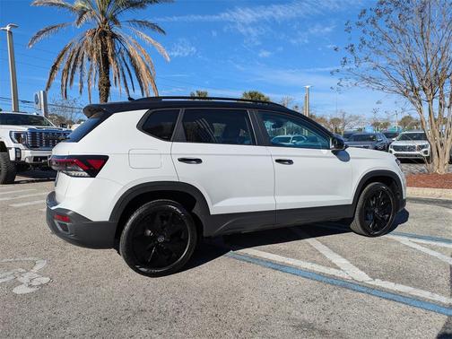 2026 Volkswagen Taos SE Black