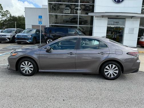 2024 Toyota Camry Hybrid LE