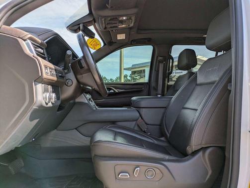 White Frost Tricoat 2021 GMC Yukon Denali