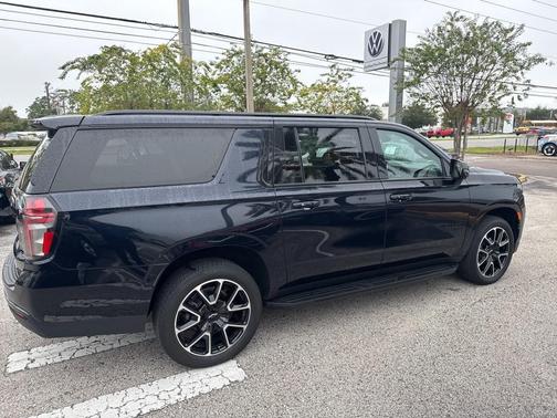 2023 Chevrolet Suburban RST
