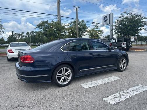 2015 Volkswagen Passat 3.6L V6 DSG SEL Premium