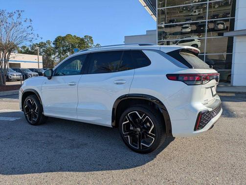 2026 Volkswagen Tiguan 2.0T SEL R-Line 4MOTION