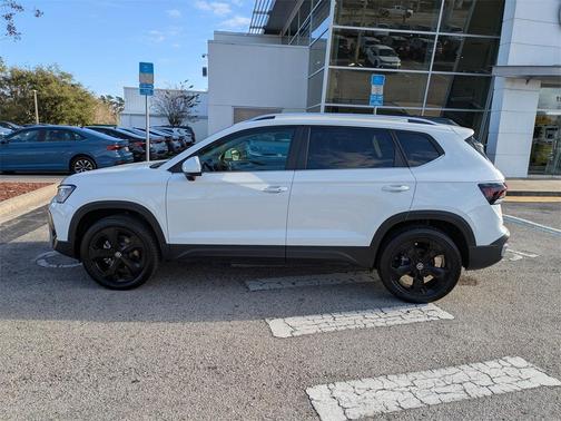 2026 Volkswagen Taos SEL