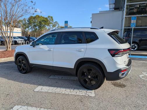 2026 Volkswagen Taos SEL