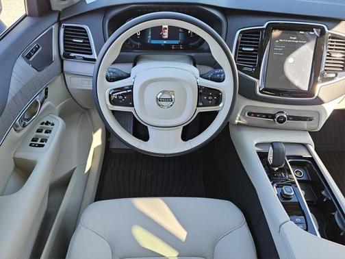 2025 Volvo XC90 Plug-In Hybrid T8 Plus 6-Seater