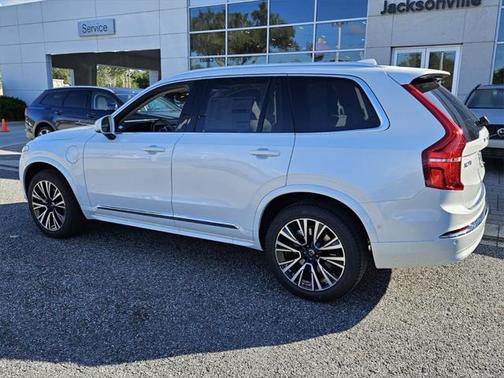 2025 Volvo XC90 Plug-In Hybrid T8 Plus 6-Seater