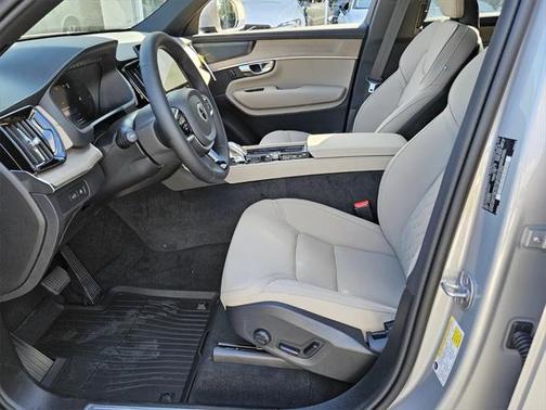 2025 Volvo XC90 Plug-In Hybrid T8 Plus 7-Seater