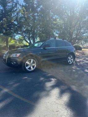 Brilliant Black 2012 Audi Q5 3.2 Prestige quattro