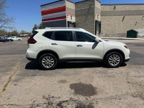 White 2017 Nissan Rogue SV