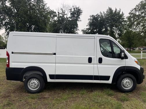 Bright White Clearcoat 2026 RAM ProMaster 2500 Tradesman