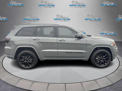 2022 Jeep Grand Cherokee Laredo