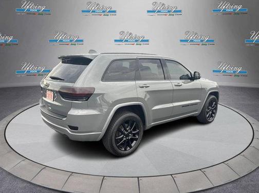 2022 Jeep Grand Cherokee Laredo