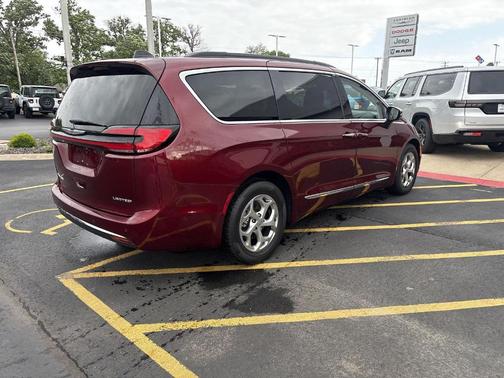 Velvet Red Pearlcoat 2023 Chrysler Pacifica Limited
