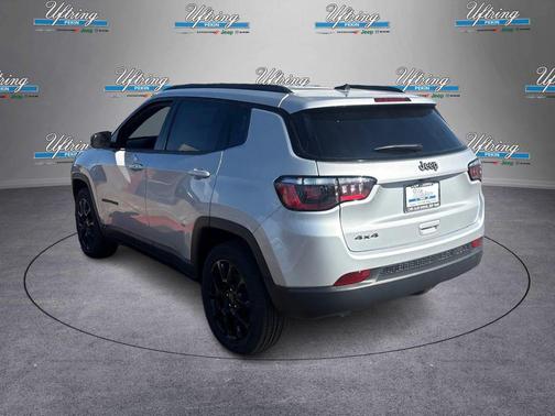 Silver Zynith Metallic Clearcoat 2026 Jeep Compass Latitude