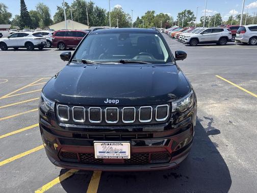 Diamond Black Crystal Pearlcoat 2022 Jeep Compass Latitude Lux