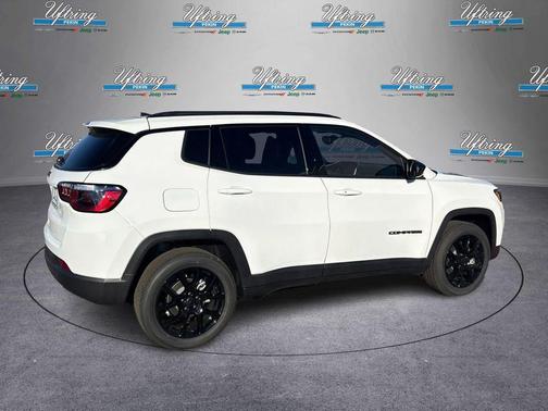 Bright White Clearcoat 2026 Jeep Compass Latitude
