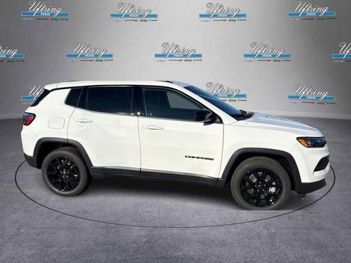 Bright White Clearcoat 2026 Jeep Compass Latitude