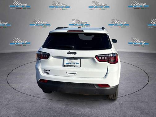 Bright White Clearcoat 2026 Jeep Compass Latitude