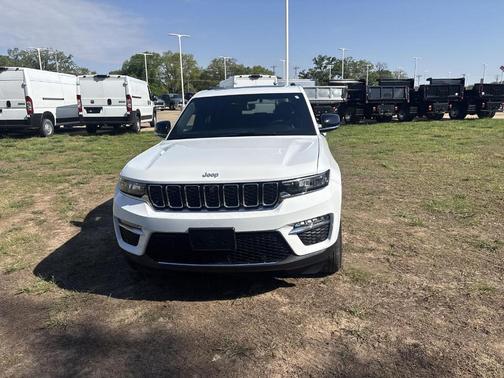 Bright White Clearcoat 2025 Jeep Grand Cherokee Limited