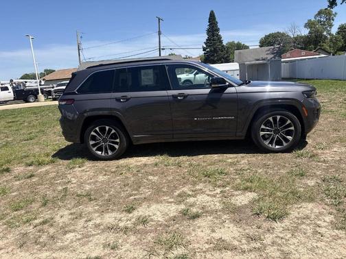 Baltic Gray Metallic Clearcoat 2025 Jeep Grand Cherokee Overland