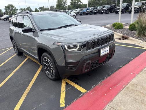 Sting-Gray Clearcoat 2026 Jeep Cherokee Laredo 4x4