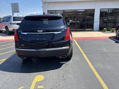 Black Metallic 2019 Cadillac XT5 Luxury