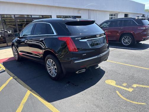 Black Metallic 2019 Cadillac XT5 Luxury