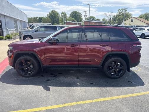 Velvet Red Pearlcoat 2023 Jeep Grand Cherokee Altitude