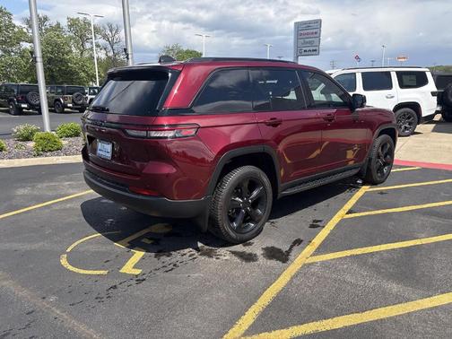 Velvet Red Pearlcoat 2023 Jeep Grand Cherokee Altitude