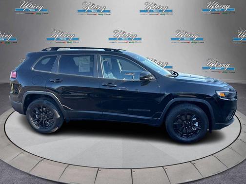 Diamond Black Crystal Pearlcoat 2023 Jeep Cherokee Altitude