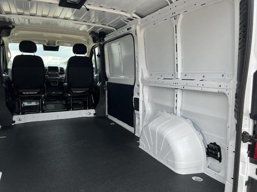 Bright White Clearcoat 2026 RAM ProMaster 2500 Tradesman
