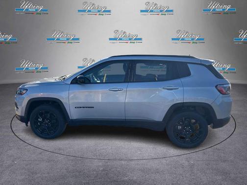 Silver Zynith Metallic Clearcoat 2026 Jeep Compass Latitude
