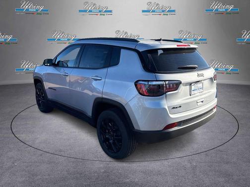 Silver Zynith Metallic Clearcoat 2026 Jeep Compass Latitude