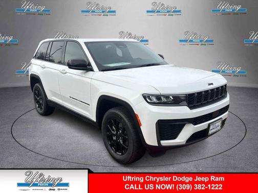 Bright White Clearcoat 2026 Jeep Grand Cherokee Altitude