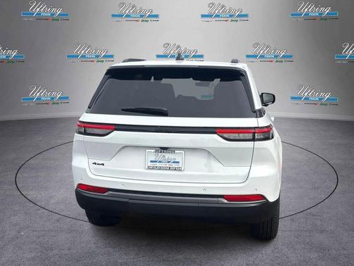 Bright White Clearcoat 2026 Jeep Grand Cherokee Altitude