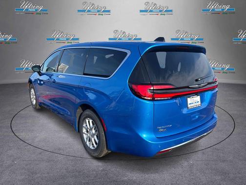 Hydro Blue Pearlcoat 2026 Chrysler Pacifica L