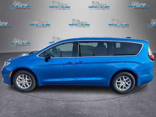 Hydro Blue Pearlcoat 2026 Chrysler Pacifica L