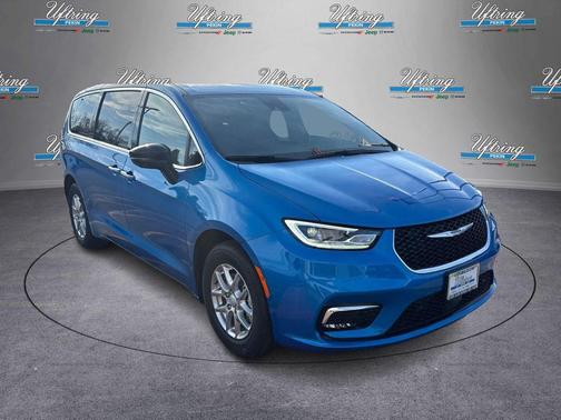 Hydro Blue Pearlcoat 2026 Chrysler Pacifica L