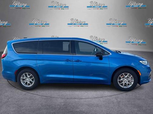 Hydro Blue Pearlcoat 2026 Chrysler Pacifica L