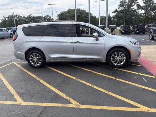 Silver Mist Clearcoat 2022 Chrysler Pacifica Limited