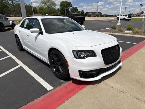 Bright White Clearcoat 2023 Chrysler 300 C