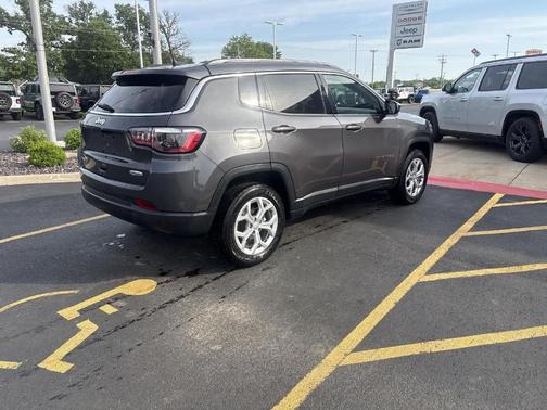 Baltic Gray Metallic Clearcoat 2024 Jeep Compass Latitude